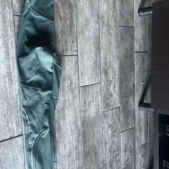 Green lululemon leggings - Picture 3 of 3